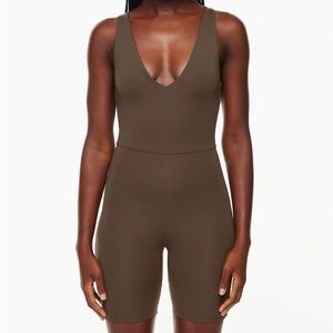 NWT Aritzia Babaton V-Neck Romper